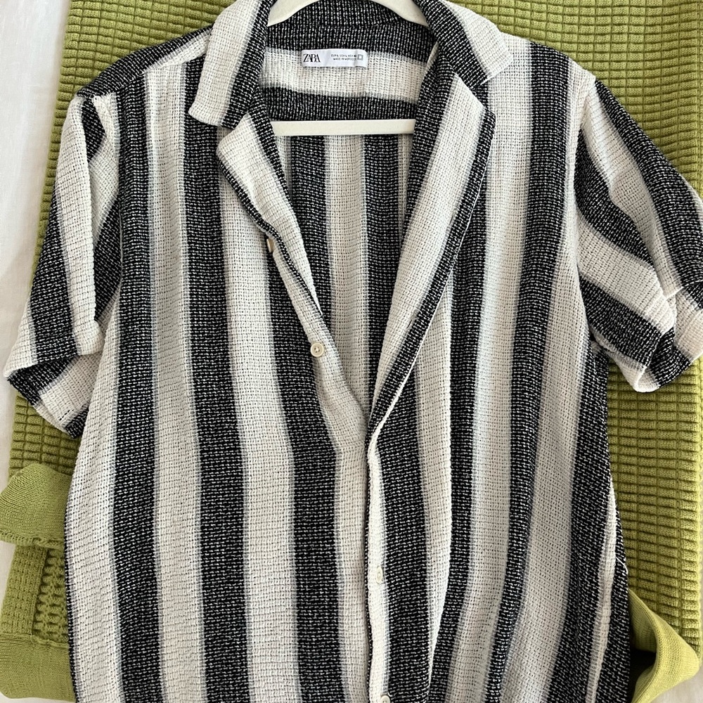 Zara Men’s Black and White Striped Knit Button Up Shirt